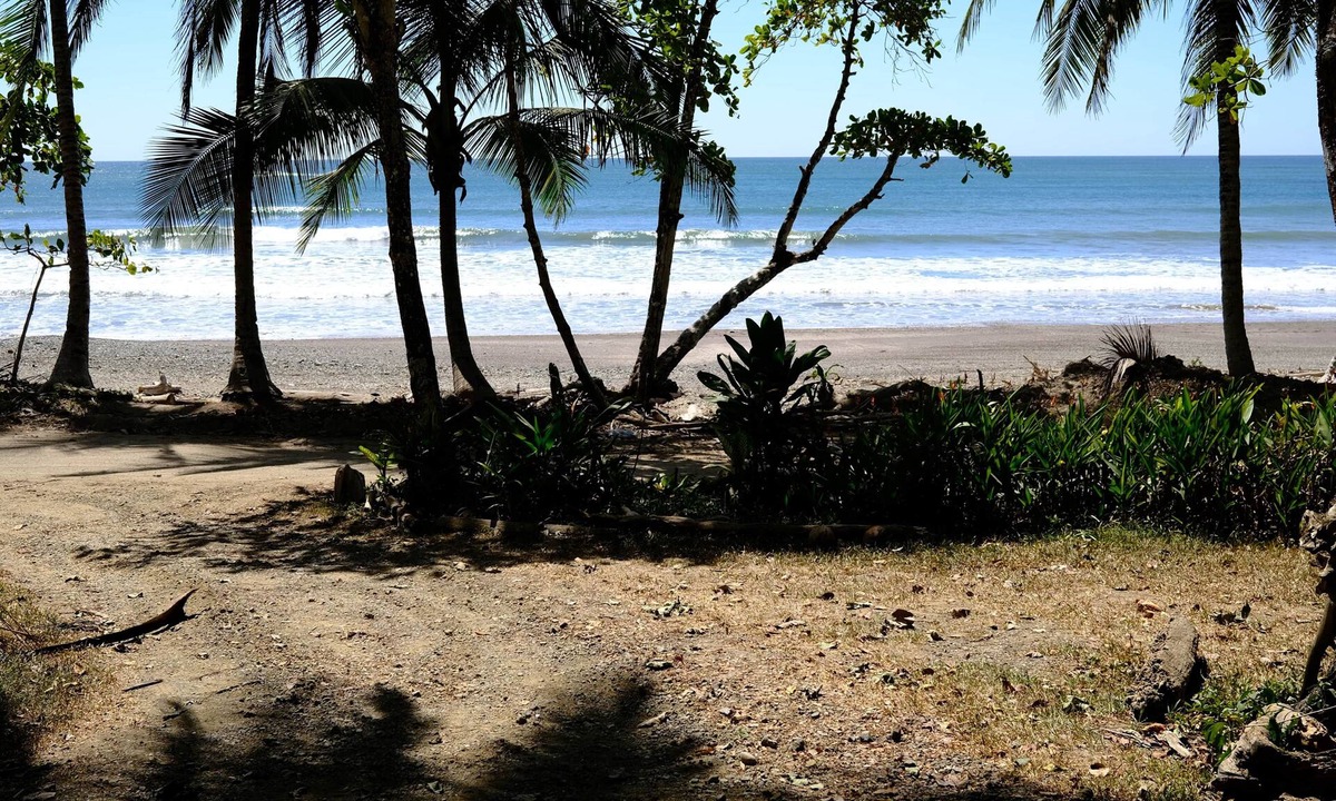 Manzanillo House | Ocean/Beachfront bungalow tiny house