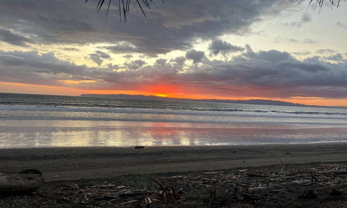 Quebrada La Gamba House | Ocean front 3-bedroom retreat with AC in Playa Zancudo