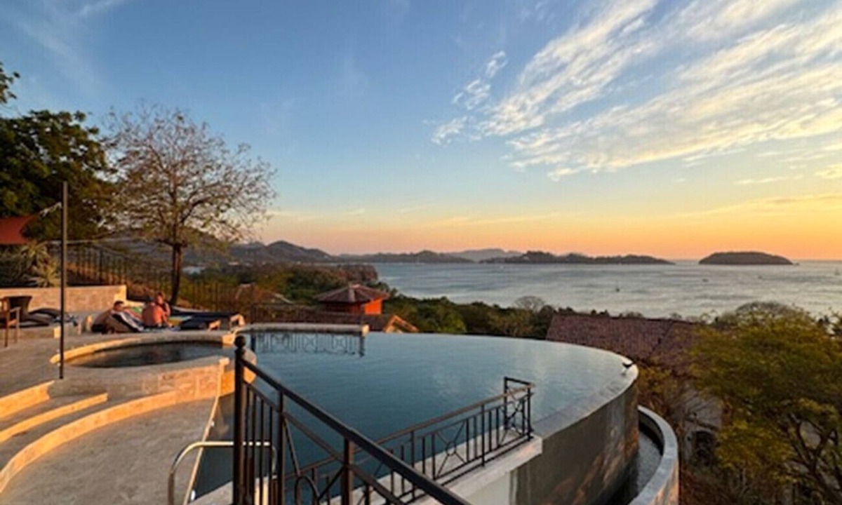 Potrero Ski Chalet | Ocean-View Townhouse | Pool | Walk to Playa Prieta – Villas Catalina 15