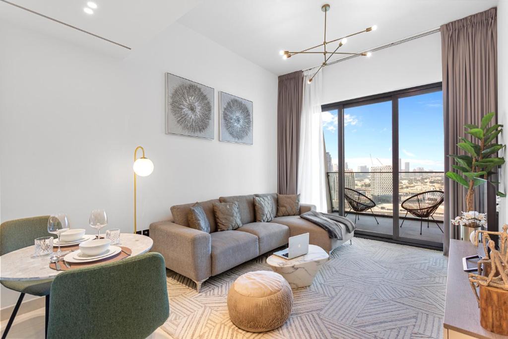 Business Bay Apartment | Opulent Lifestyle with Burj Khalifa and Canal View