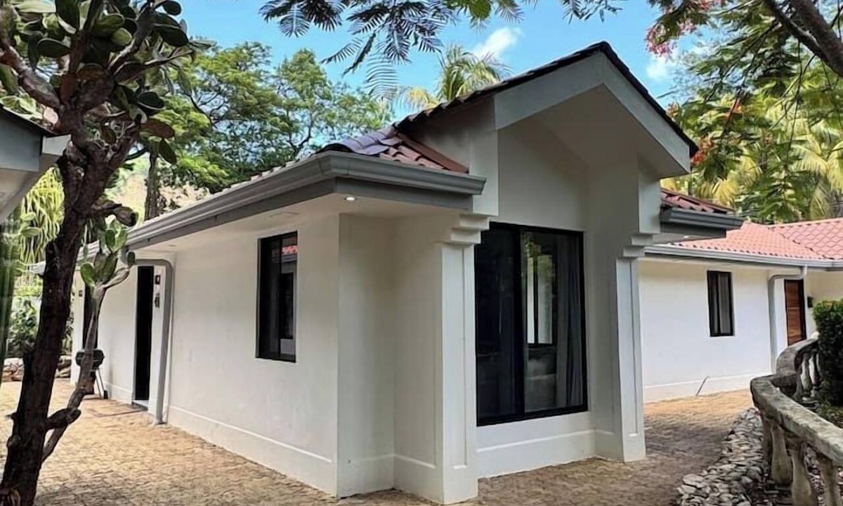 Coco House | Peaceful 2BR, 1BA Casita/Shared Pool & Nature/2 Min Drive to Coco Beach & Town