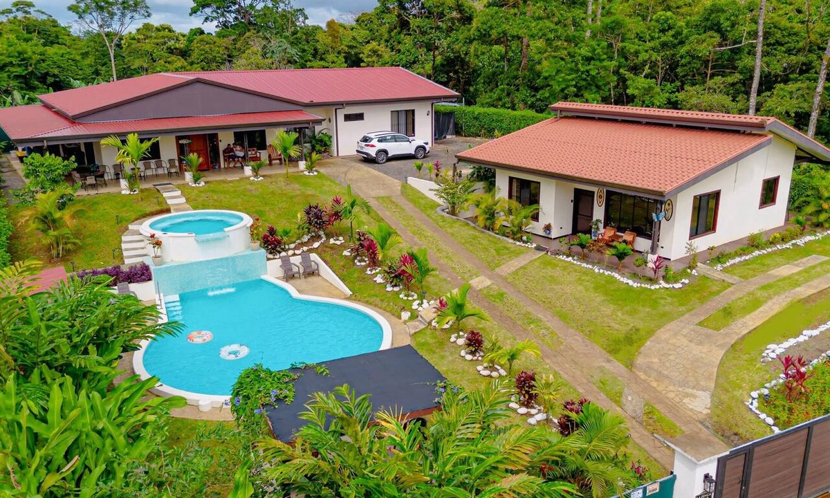 Chachagua House | Peaceful Private Villa Perfect for any size Group & Families.