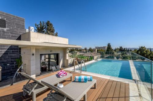 Emek Refaim Apartment | Penthouse with pool jerusalem