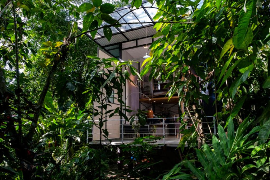 Puerto Viejo de Talamanca Villa | Perezoso Villa. Jurassic Park loft in the jungle