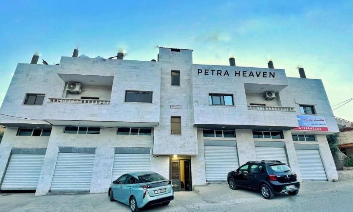 Amman Hotel | Petra Heaven Boutique - Superior King Room with Balcony