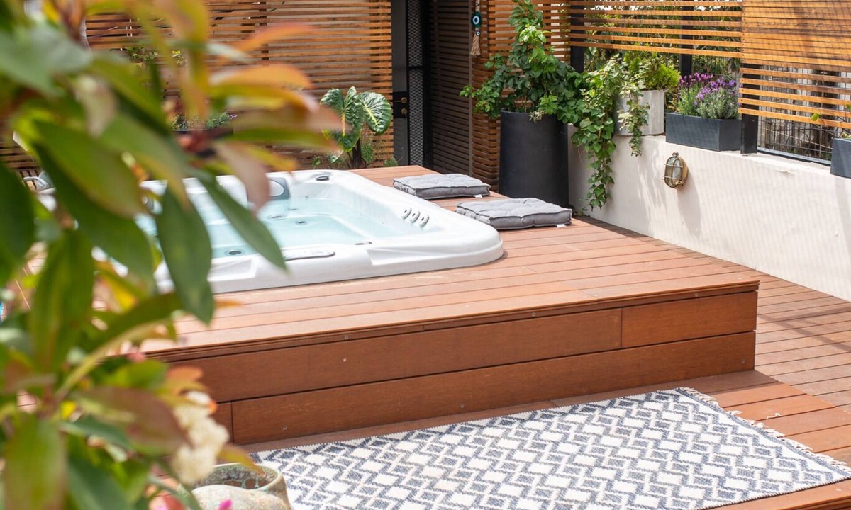 Haifa Apartment | PORT CITY HAIFA - Urban Penthouse Loft W/Jacuzzi