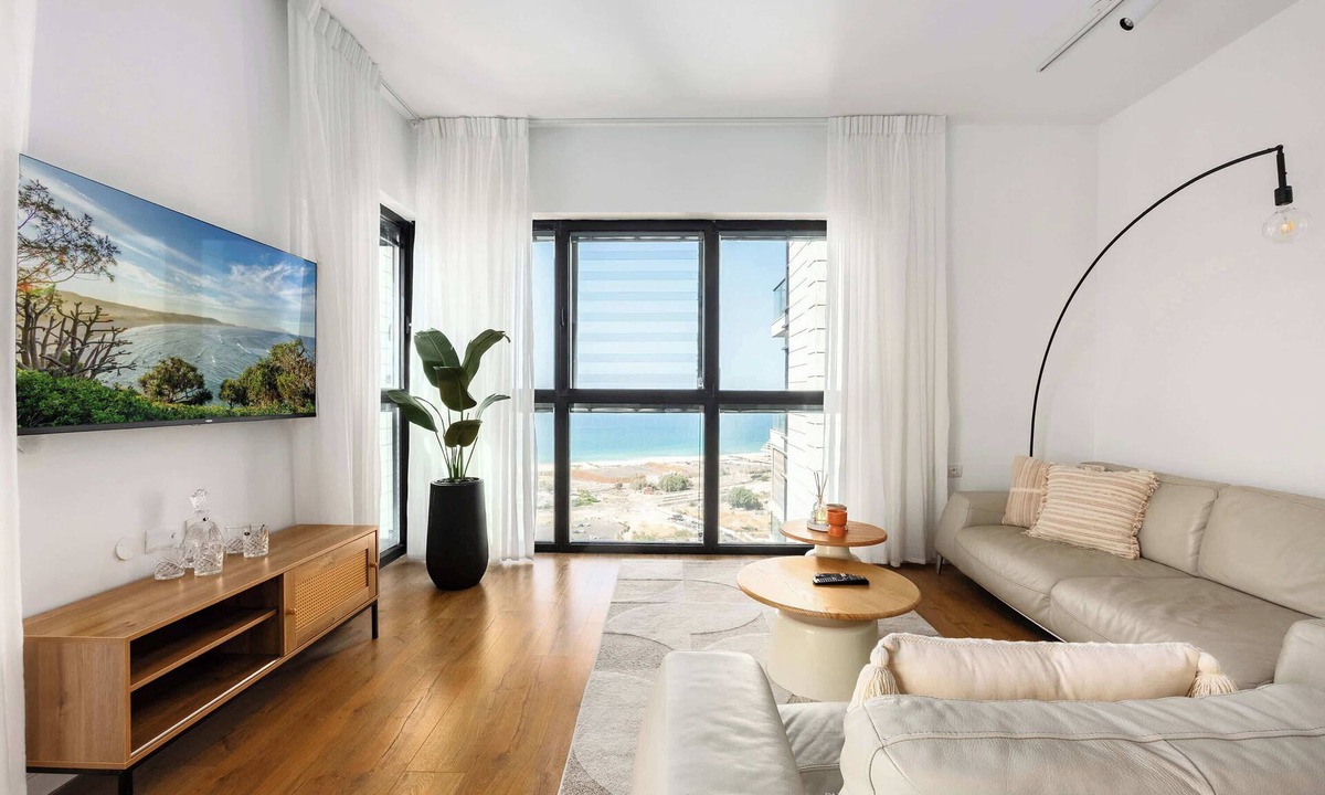 Bat Yam Apartment | Premium 3BR Tower Apt w/Sea View | Mamad