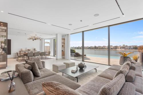 Palm Jumeirah Villa | Premium 4 BR Villa in Palm Jumeirah with Private Pool