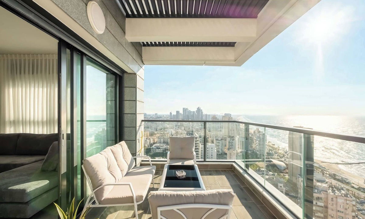 Bat Yam Apartment | Prestige 4BR Breathtaking Sea Views | Mamad