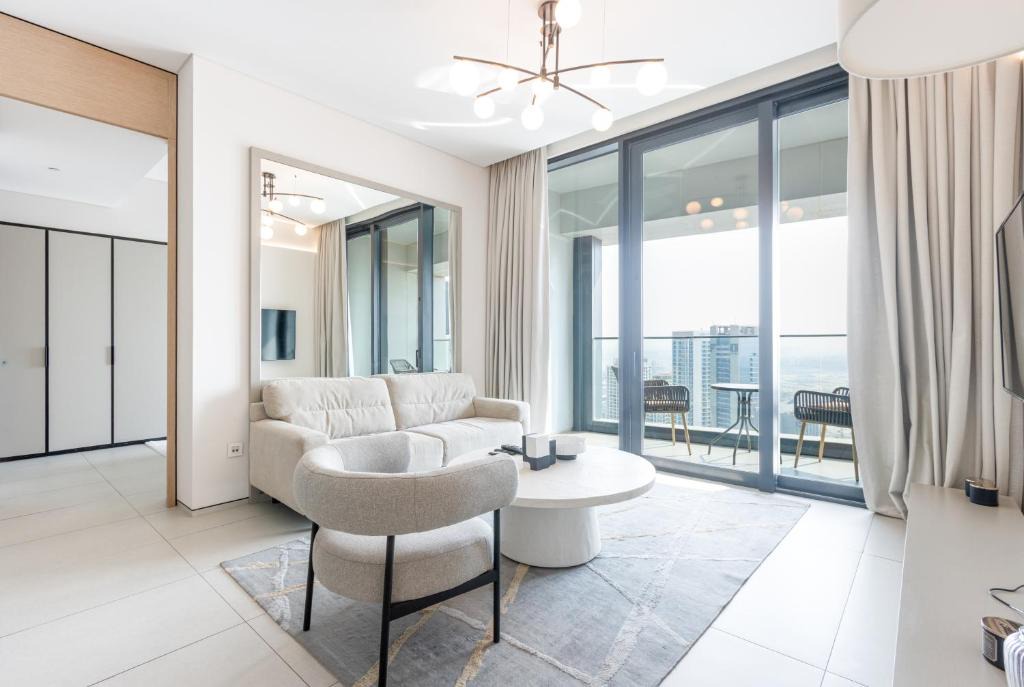 Jumeirah Beach Residence Apartment | Prime 1BR with Marina Views and Beach Access