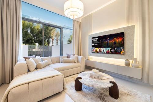 Dubai House | Prime Location Lazy River Pool 4bd Villa