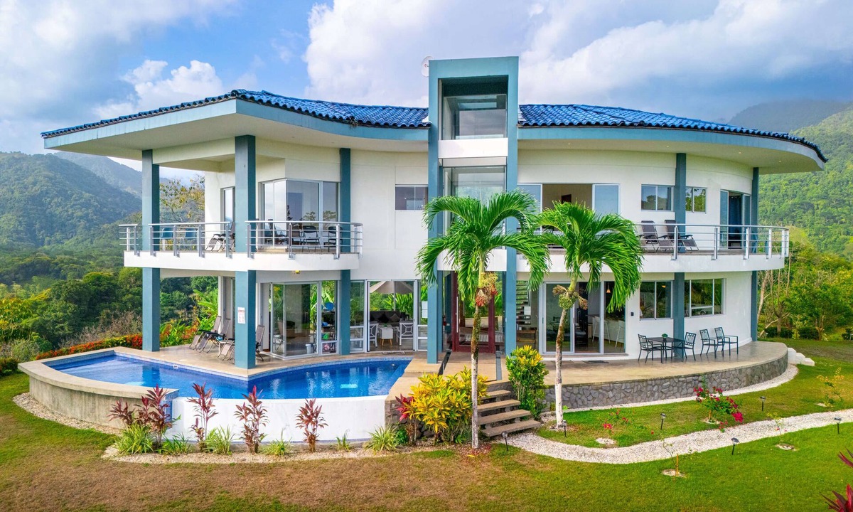 Canton Parrita House | Privacy and luxury on this mountain top luxury villa with private pool