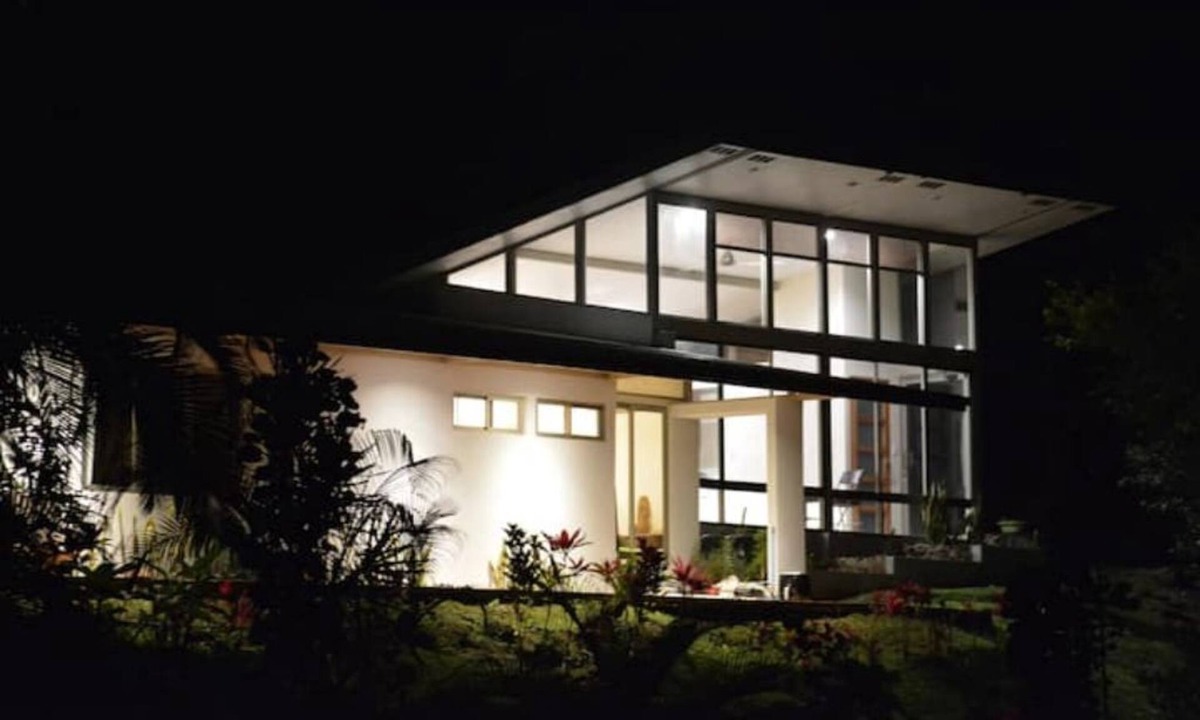 La Tigra House | Private 1-Acre Glass House Rainforest Estate!