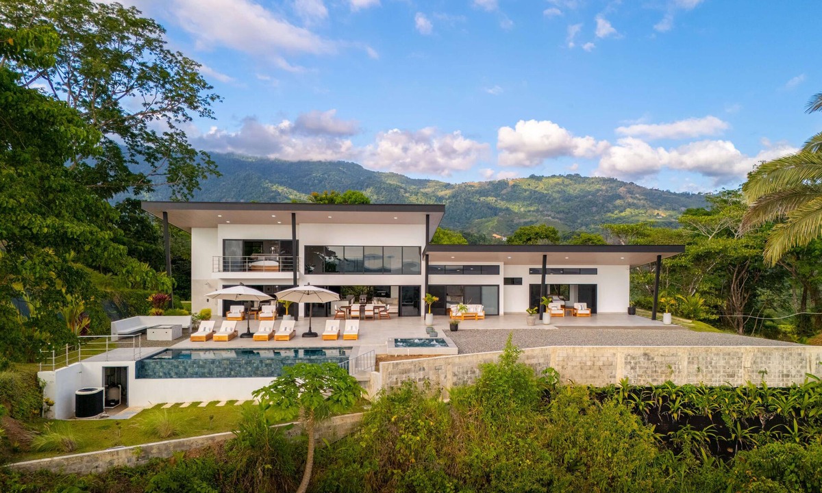 Chontales House | Private luxury villa with infinity pool and panoramic views near Ojochal