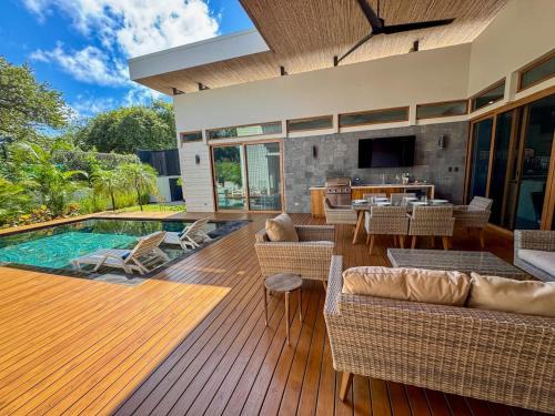 Playa Langosta Apartment | Private Pool with direct access to 2 beaches!