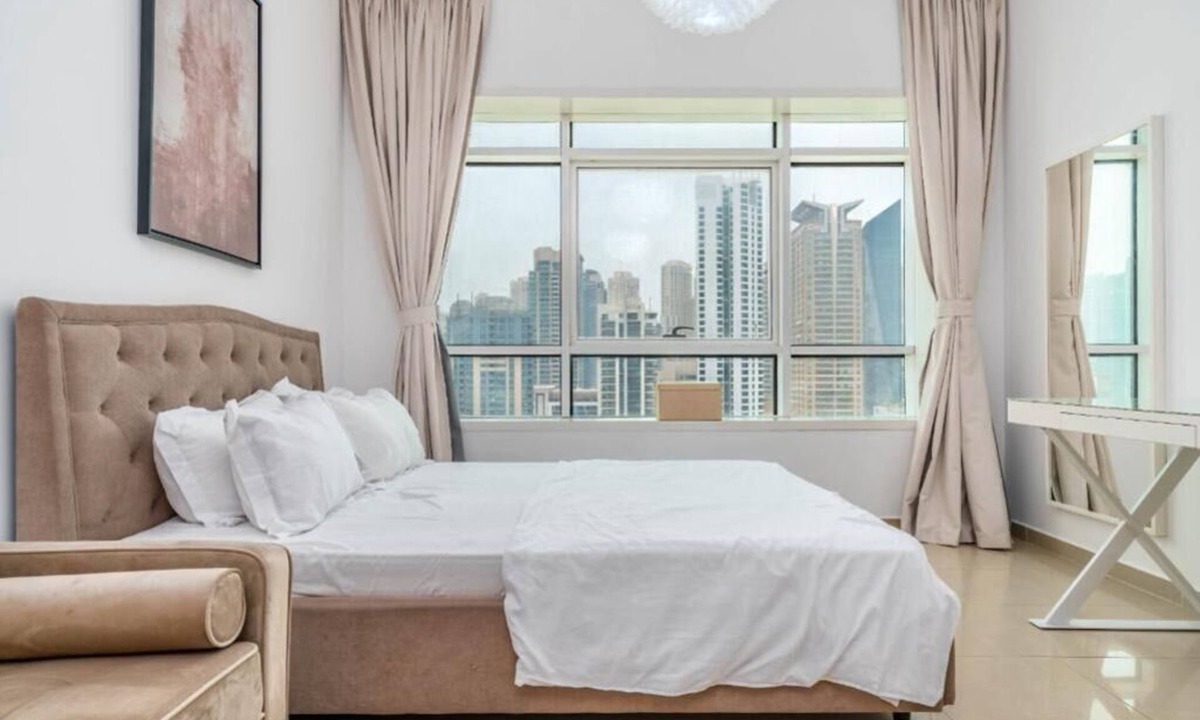 Jumeirah Lake Towers Apartment | private studio next to metro station, jlt