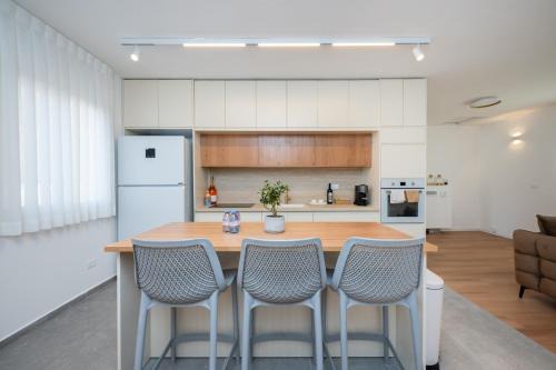Zikhron Ya'aqov Apartment | R26-Boutique