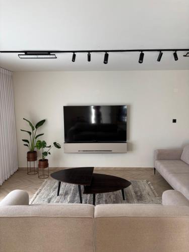 Netanya Villa | RASHI6 Boutique Villa