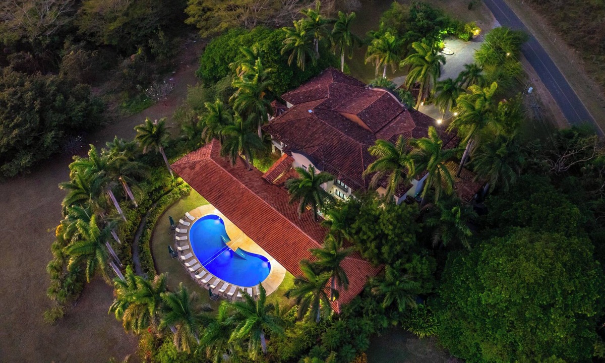 Tamarindo House | Resort Experience | Private Chef + Daily Service, 7 Days a Week | Near Beach, Sleeps Large Groups