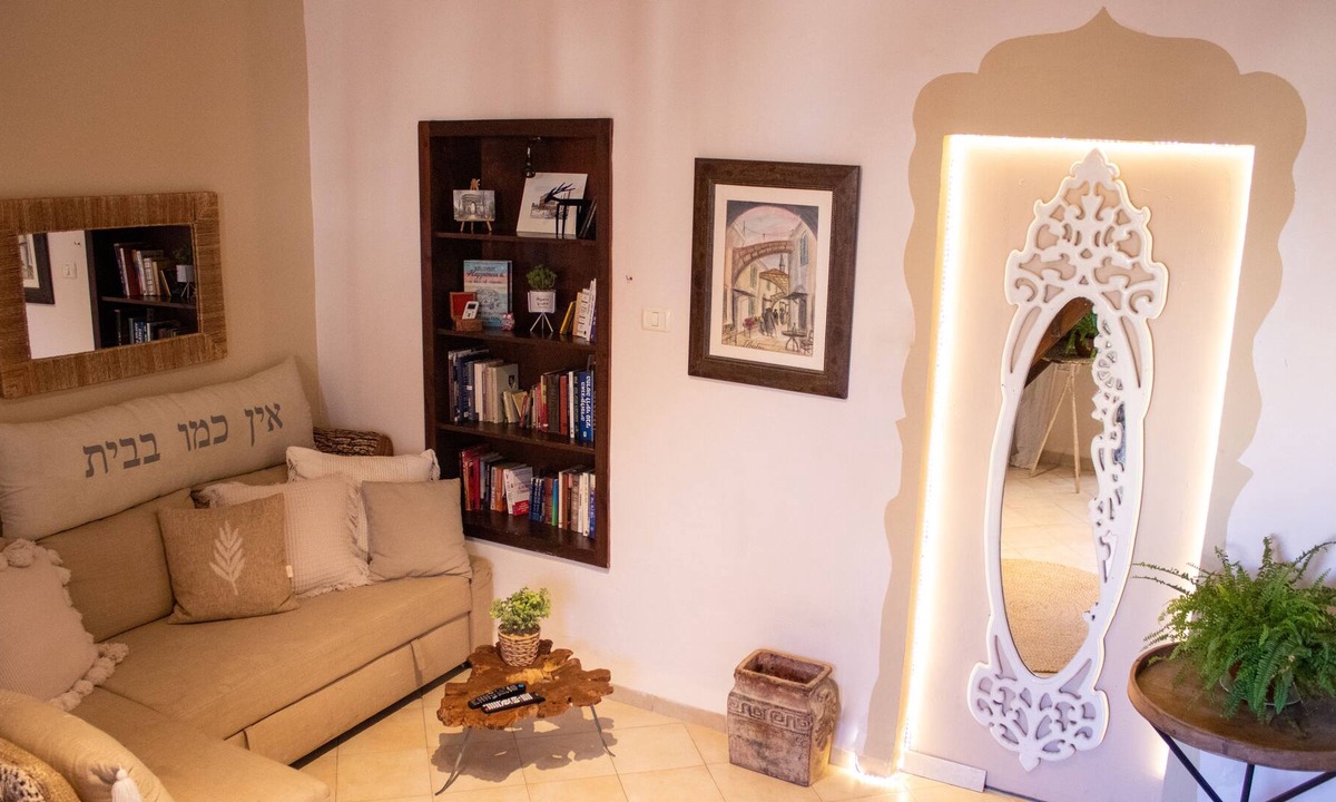 Artists Colony House | Romantic authentic apartment in the city center with amazing views