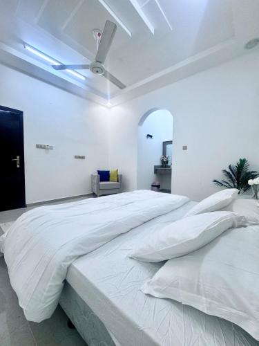 Al Maabilah Apartment | Room in Muscat, Mohsin Place