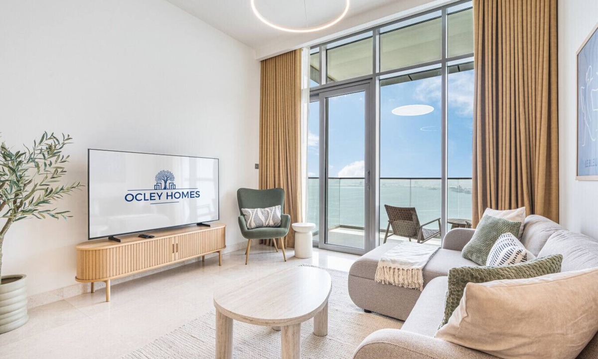 Dubai Maritime City Apartment | Rustic Minimalist Home with Breathtaking Sea Views