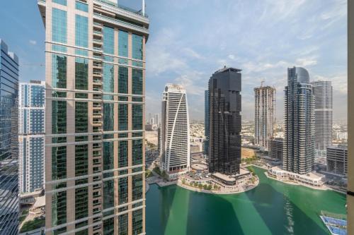 Jumeirah Lake Towers Apartment | Samaya Holiday Homes - Lake City Stunning Suits Lake View - Next to Metro