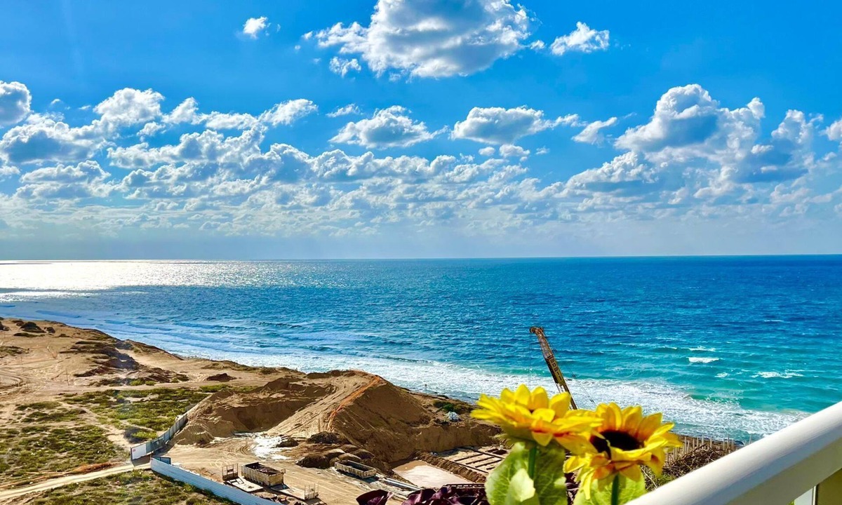Tel Aviv Promenade Apartment | Sea & Sun project Beach front - luxury 4.5 rooms holiday apartment - open pool