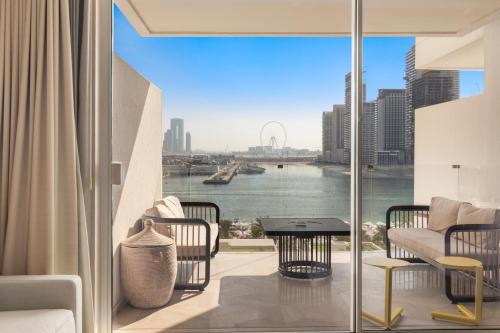 Palm Jumeirah Apartment | Sea View 2BDR Apartment, Pool and Beach Access
