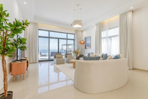 Sharm Villa | Sea Views 4BR and Assistant's Room Villa with Heated Pool, Sharm - Al Dana Villa, Al Dana Island by Deluxe Holiday Homes