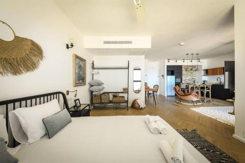 Jaffa Apartment | Serene Studio Apt w Balcony Overlooking the Sea