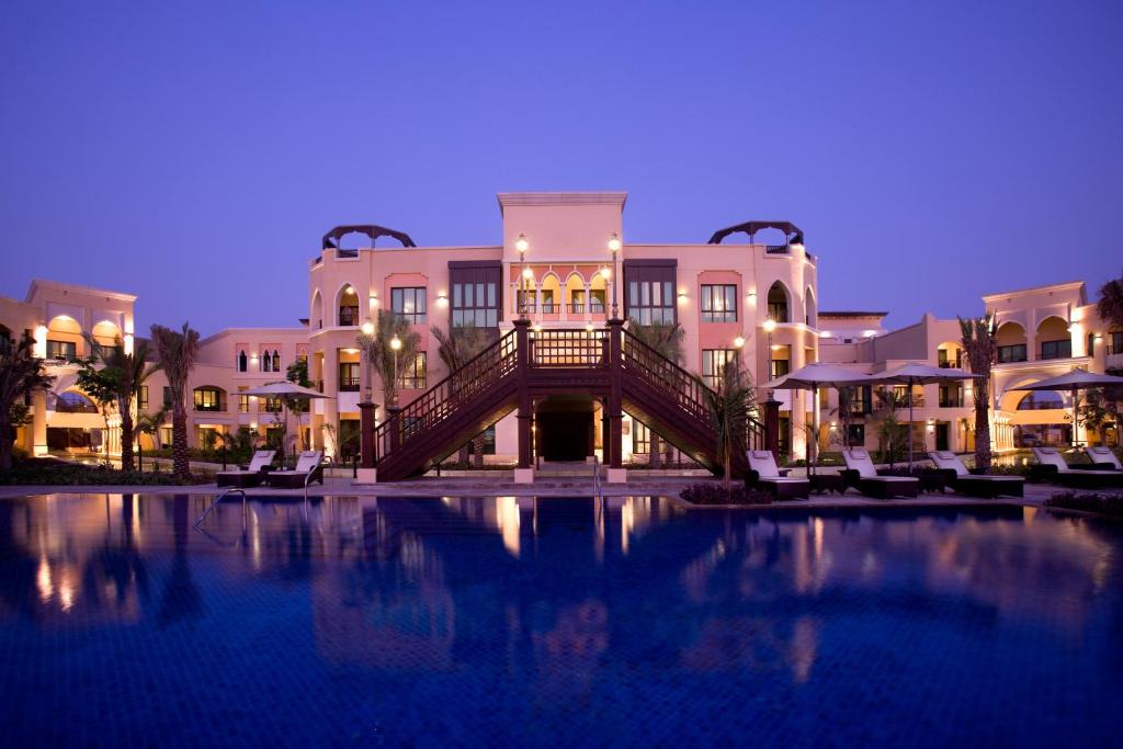 Al Maqta Apartment | Shangri-La Hotel Apartments Qaryat Al Beri