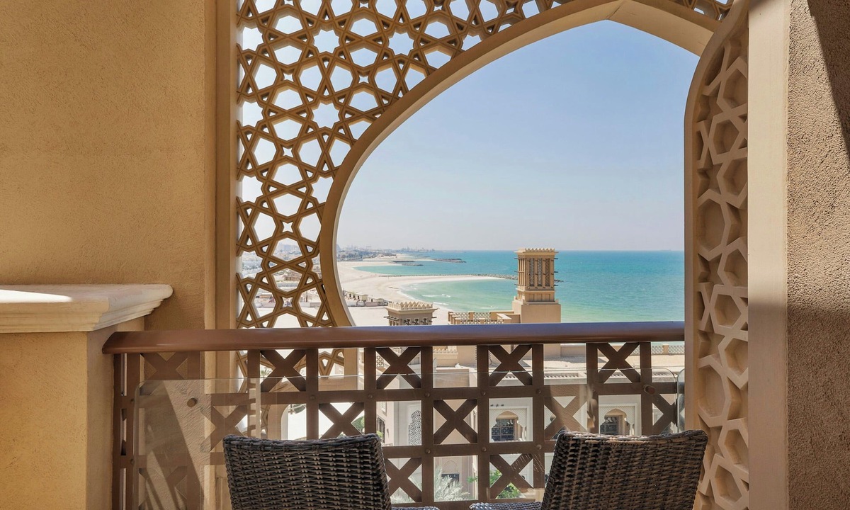 Beach & Coast Hotel | Sheraton Sharjah Beach Resort & Spa