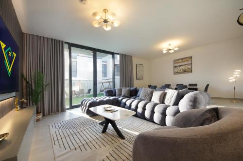 Al Hamriya Villa | Silk Valley - 4B near Al Hamriyah steps away from Beach