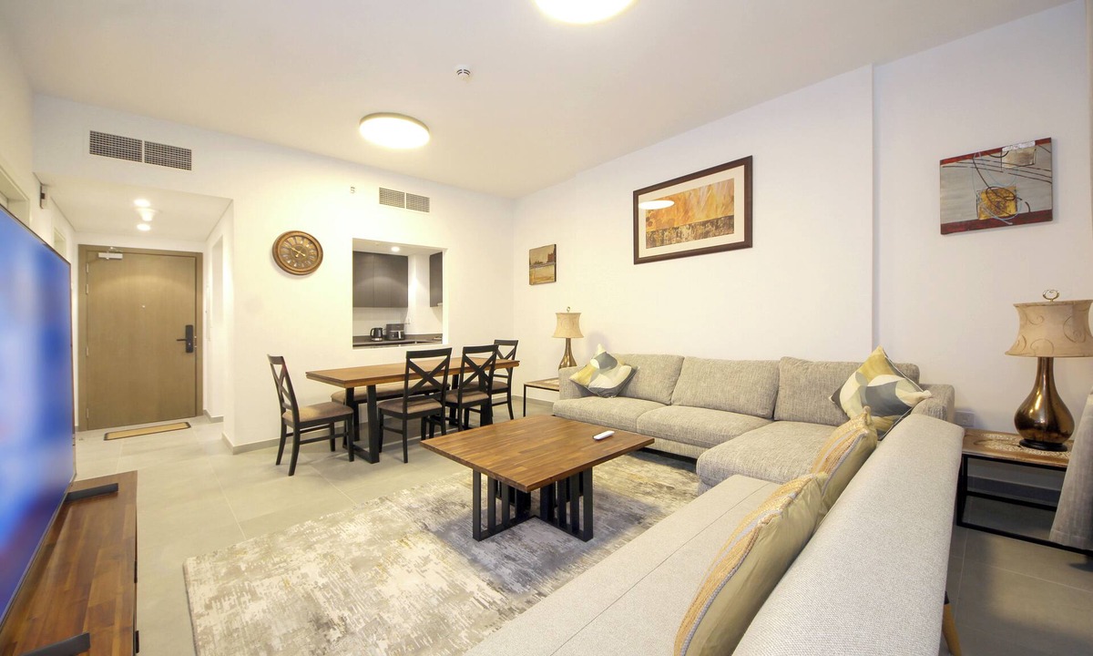 Sharjah Apartment | Silk Valley - Luxury 1BR: Steps away from Dining and Entertainment