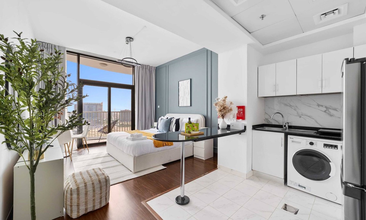 Dubai Apartment | Silkhaus Cozy Studio | Balcony | Binghatti Pearl