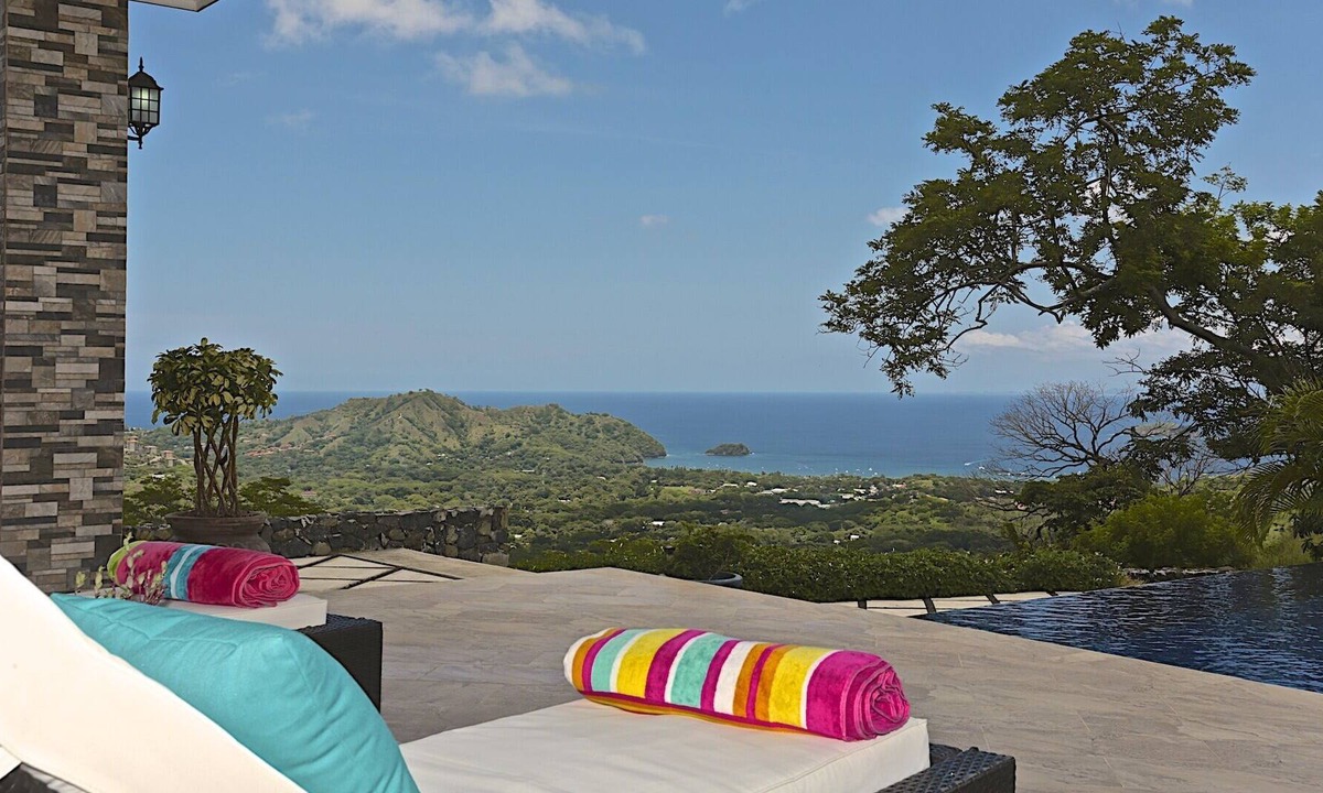 Coco House | Single Level Oceanview Home - 3 King Bedrooms