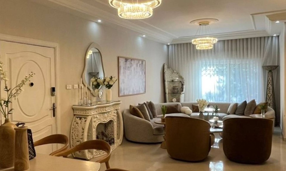 Amman House | Sleeps 8 people! Apartment 5 minutes to Abdoun w balcony a in Dair Ghbar!
