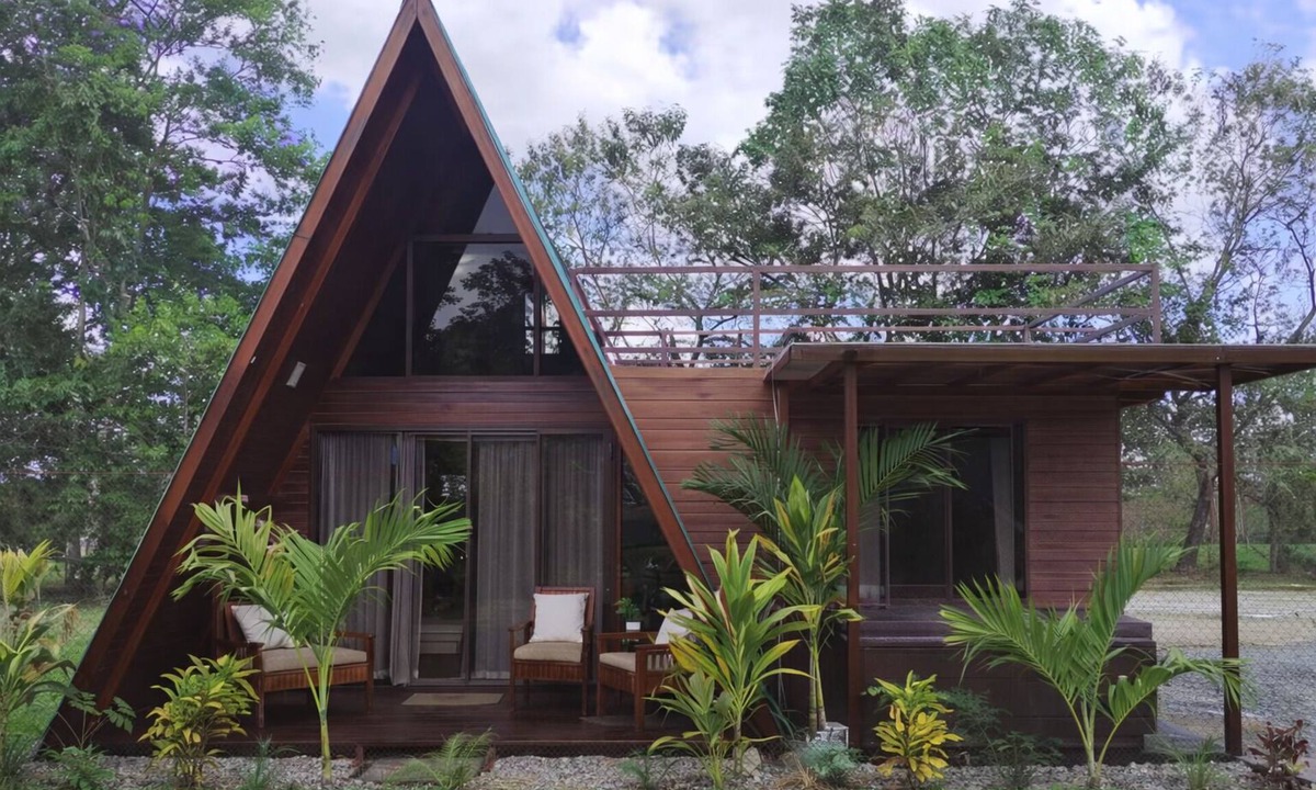 La Fortuna Ski Chalet | Sol y Luna Chalet with volcano view and Jacuzzi