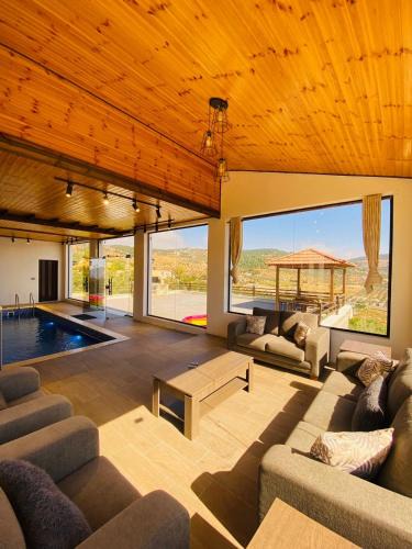 Suwailih Ski Chalet | Souf view