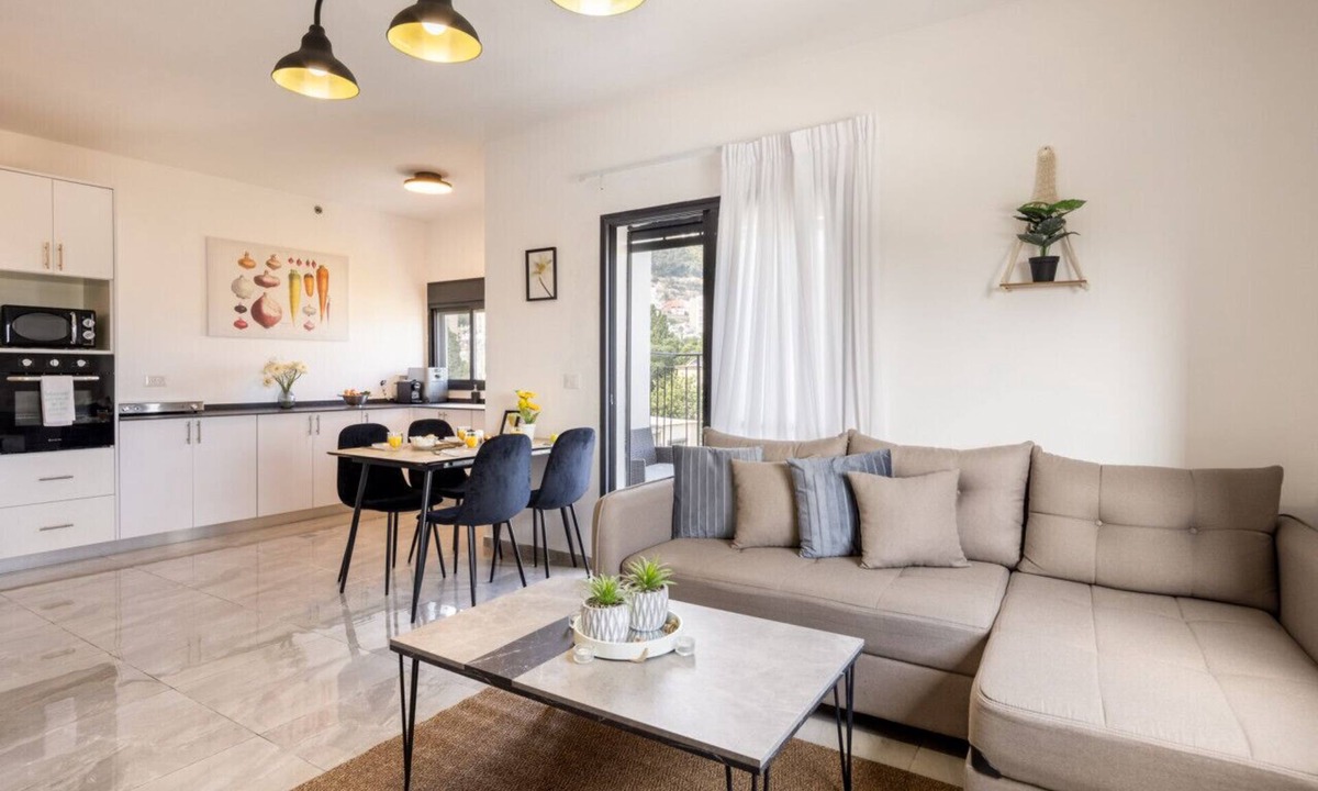 Haifa Apartment | Spacious 3BR Apartment Near Baháʼí Gardens - Haifa