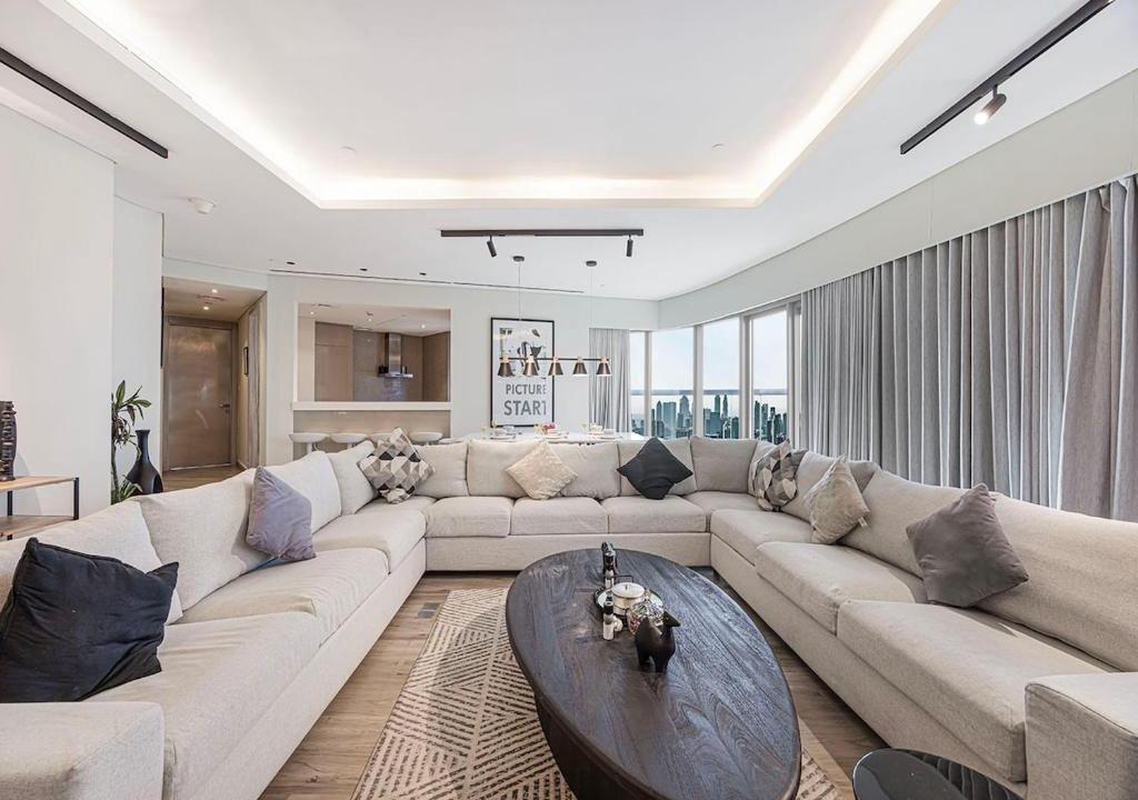 Business Bay Apartment | Spacious 3BR in Paramount Tower Luxury Living