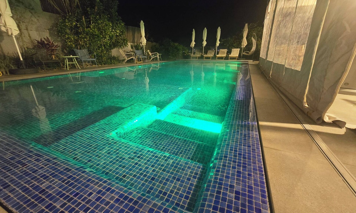 Giv'ot Bar Villa | Spacious 7-bedroom villa in Giv'ot Bar with a big pool, jacuzzi, AC & WI-FI