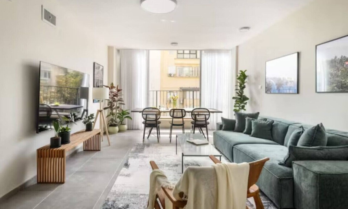 Old North Apartment | Spacious & Bright 3BR Apartment