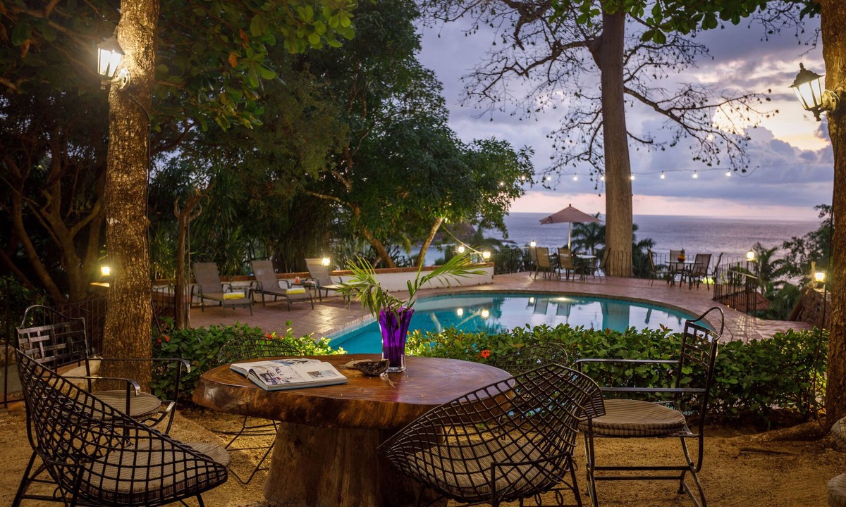 Playa Flamingo Villa | Spacious ocean view tropical villa steps to stunning beach – sleeps up to 22!