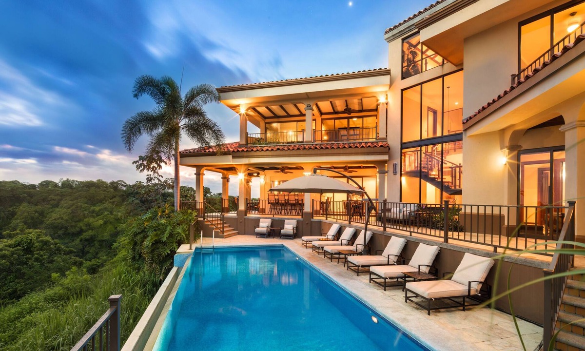 Coco House | Standout Luxury Ocean View Villa