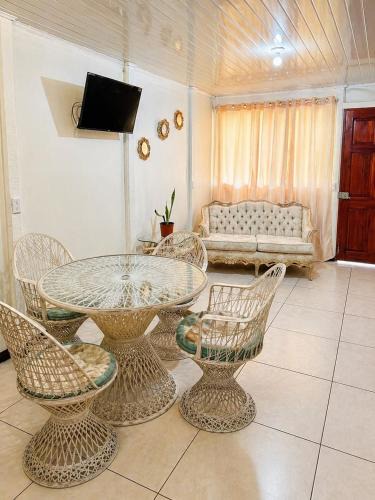 Cahuita Apartment | Starlink Jungle Retreat Eco Living Fast WiFi