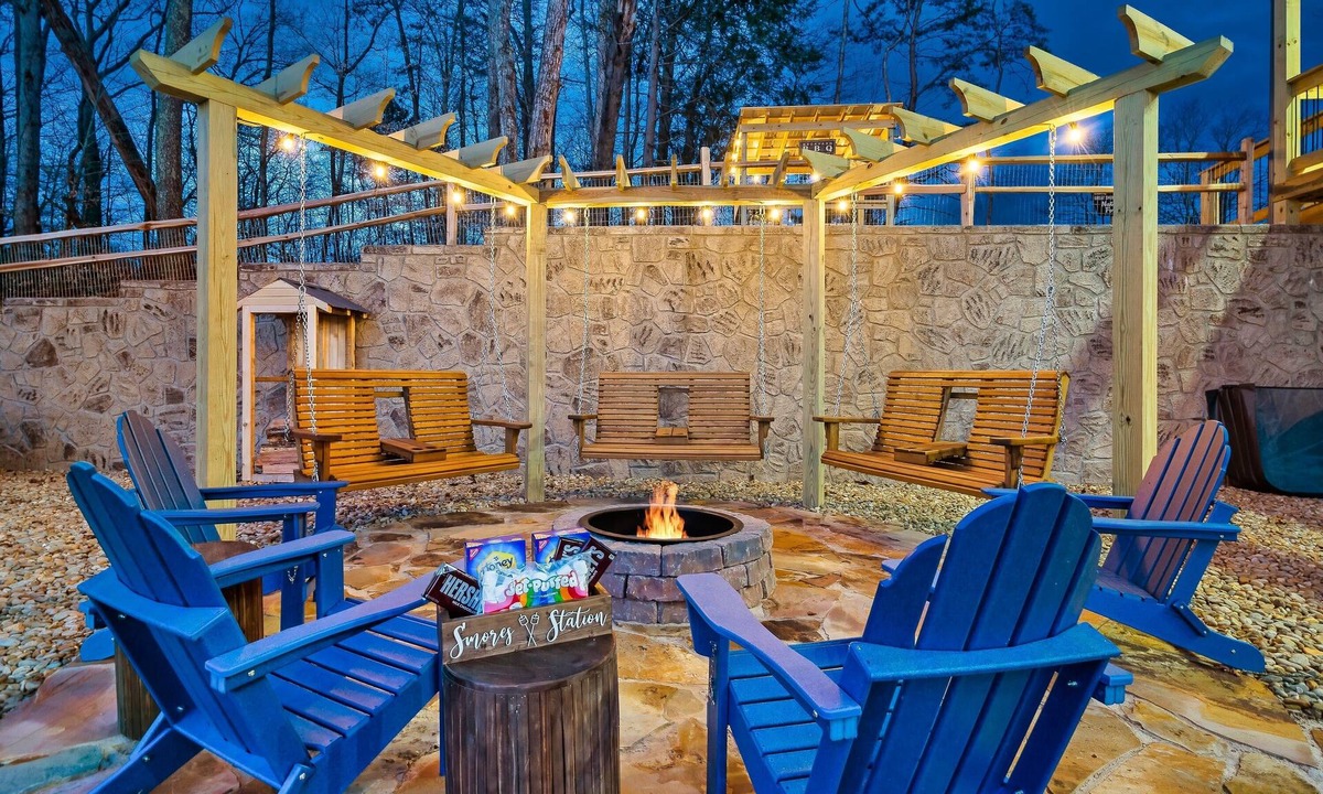 Smoky Mountains Cabin | StepstoGSM*Bigdogfrndly*Pool*Minigolf