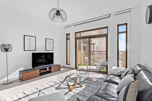 Umm Suqeim 3 Apartment | StoneTree - Elegant 1 BR in Madinat Jumeirah Living Rahaal 2