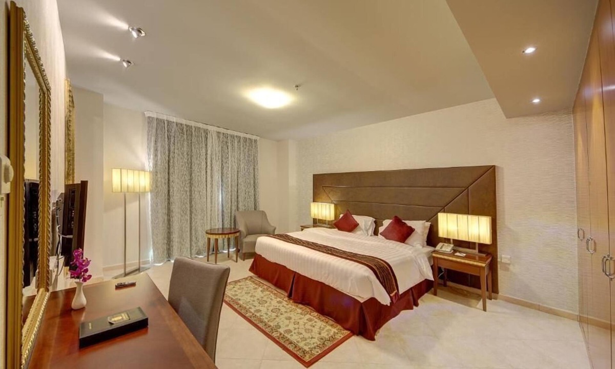 Al Mankhool House | Studio Apartment Near by Day To Day Al Karama